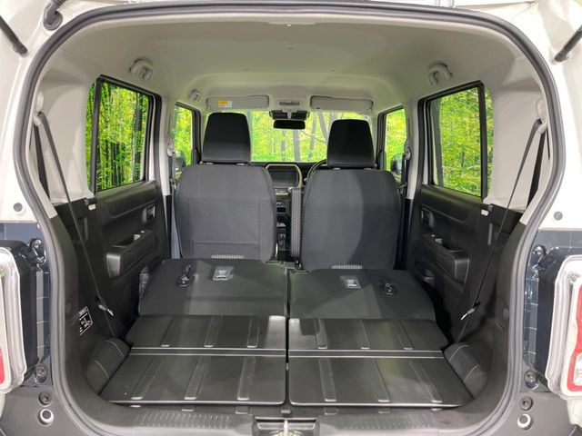 ���i�̂���������ʋ΁A���}���ɏ\���ȉ׎��X�y�[�X���m�ۂ��Ă���܂��B�Z�J���h�V�[�g��|���ƁA�傫�ȉו��̐ύڂ��\�ł���