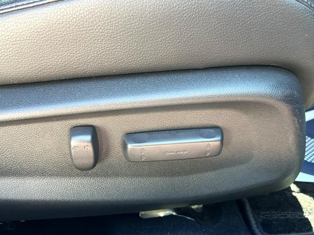 【パワーシート】スイッチ一つで簡単にシートの微調整が可能!電動だから力もいりません!快適なシートポジションにセットして、快適なドライブをお楽しみください。