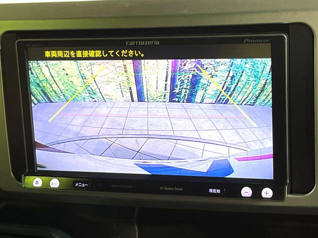 【バックカメラ】駐車時に後方がリアルタイム映像で確認できます。大型商業施設や立体駐車場での駐車時や、夜間のバック時に大活躍!運転スキルに関わらず、今や必須となった装備のひとつです!