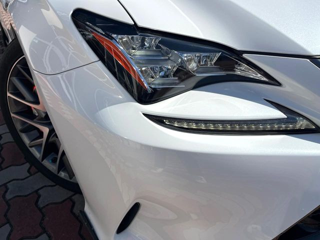 【三眼LEDヘッドライト】スタイリッシュな見た目の三眼LEDヘッドライトを装備♪スタイルだけでなく、夜間の走行も視界良好で安心してお乗りいただけます。