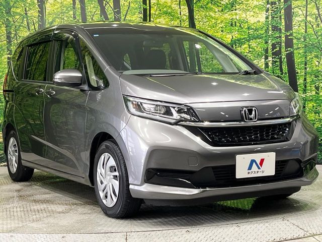 高透明度のガラス皮膜で撥水はもちろん、上質なツヤ・光沢を実現。紫外線や酸性雨から大切な愛車を保護し、色あせ・劣化を防止。「弾スプラッシュコート」、「弾プリミッサコート」からお選びいただけます。