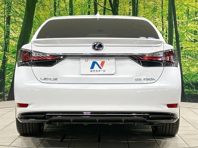 安心の最長10年・走行無制限保証(有償)をご用意。保証内容も充実はもちろん、無料点検&オイル交換や、年中無休の全国・24時間ロードサービスも付帯されておりますのでご安心下さい。