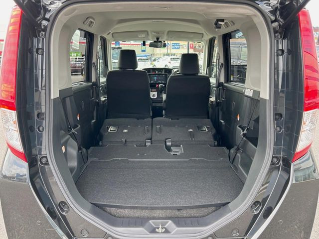 普段のお買い物や通勤、送迎等に十分な荷室スペースを確保しております。セカンドシートを倒すと、大きな荷物の積載も可能です♪
