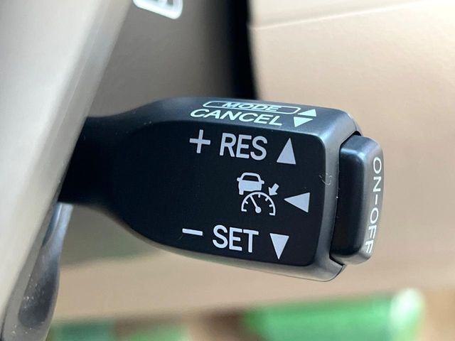 【レーダークルーズコントロール】高速道路での長距離走行が楽に!!自動で速度を保つクルーズコントロールが、衝突軽減システムと連携し、前方の車両を感知して車間を保つように速度調節してくれます!!