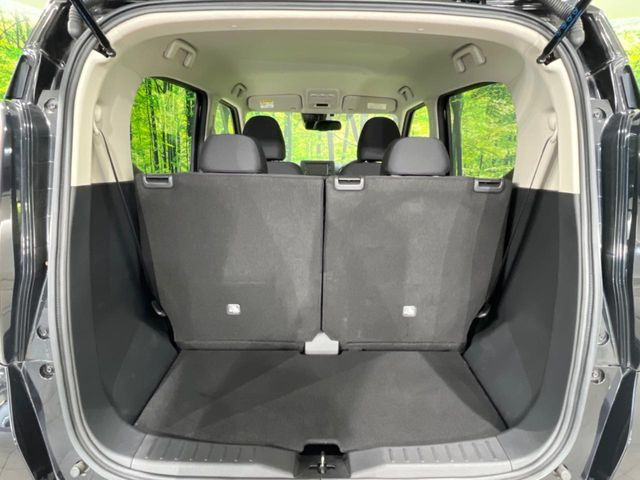 普段のお買い物や通勤、送迎等に十分な荷室スペースを確保しております。セカンドシートを倒すと、大きな荷物の積載も可能です♪