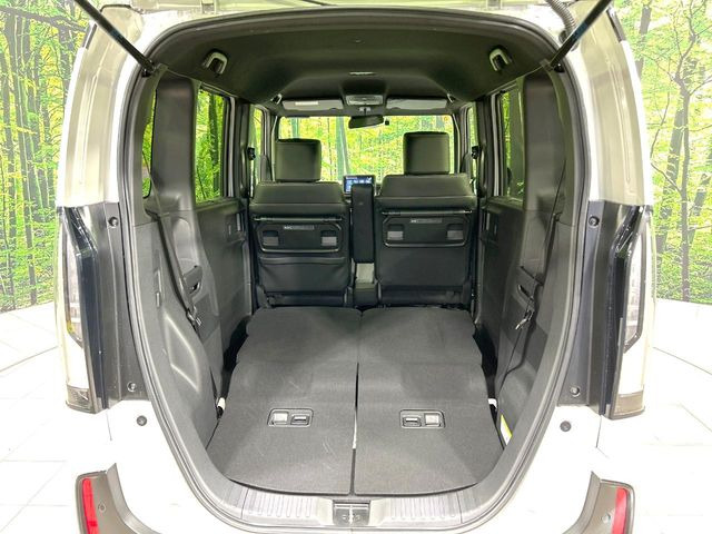 ���i�̂���������ʋ΁A���}���ɏ\���ȉ׎��X�y�[�X���m�ۂ��Ă���܂��B�Z�J���h�V�[�g��|���ƁA�傫�ȉו��̐ύڂ��\�ł���