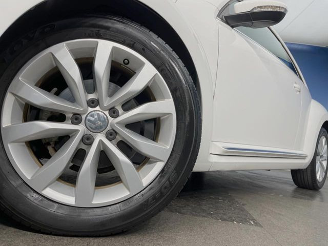 ●純正アルミホイール:輸入車ならではの卓越した走りを支えるホイールと足回りです!日本車の走りに慣れている方にもぜひ体感して頂きたいほど、高いレベルでまとまっています!