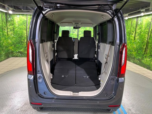 ���i�̂���������ʋ΁A���}���ɏ\���ȉ׎��X�y�[�X���m�ۂ��Ă���܂��B�Z�J���h�V�[�g��|���ƁA�傫�ȉו��̐ύڂ��\�ł���