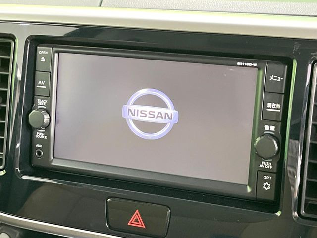 【純正ナビ】人気の純正ナビを装備しております。ナビの使いやすさはもちろん、オーディオ機能も充実!キャンプや旅行はもちろん、通勤や買い物など普段のドライブも楽しくなるはず♪