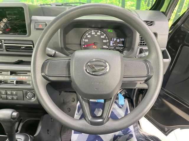 ステアリングも使用感が少なく、きれいな状態となっております♪