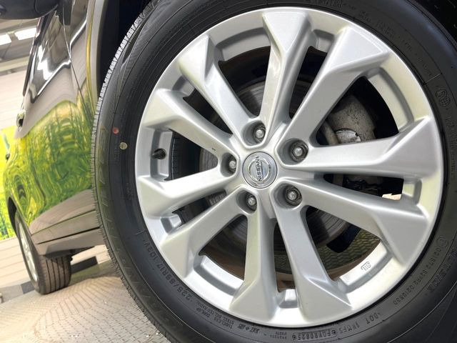 【純正17インチアルミホイール】外観にマッチした純正アルミホイールを装着しております。各種社外アルミホイールや、スタッドレスタイヤも取扱いしております。是非ご相談ください♪
