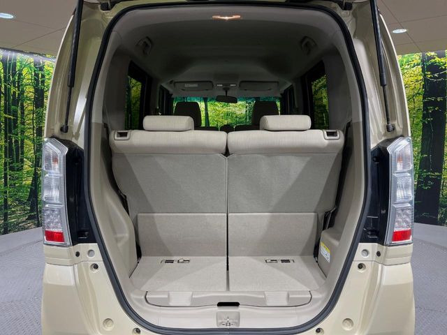 普段のお買い物や通勤、送迎等に十分な荷室スペースを確保しております。セカンドシートを倒すと、大きな荷物の積載も可能です♪