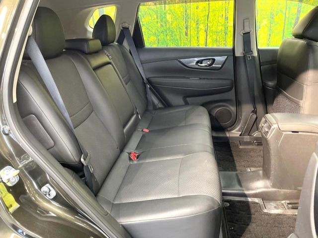 後部座席も気になるようなキズ・汚れやへたり等、大きなダメージはなく、良好な状態です。