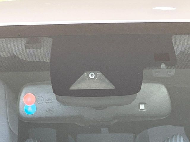 �y�g���^�Z�[�t�e�B�Z���X�z���s���ɑO���̎ԗ�����F�����A�Փ˂������Ȏ��͌x��ƃu���[�L�ŏՓˉ���Ɣ�Q�y�����A�V�X�g�B�����S�Ƀh���C�u�����y���݂��������܂��B