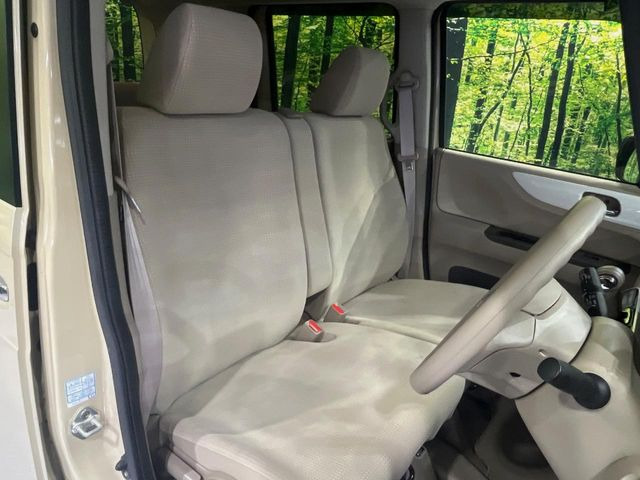 運転席シート廻りは使用感も少なく、良好な状態となっています。丁寧に使われていたことがよくわかりますね。