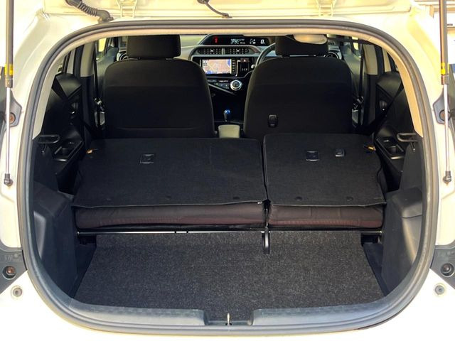 ���i�̂���������ʋ΁A���}���ɏ\���ȉ׎��X�y�[�X���m�ۂ��Ă���܂��B�Z�J���h�V�[�g��|���ƁA�傫�ȉו��̐ύڂ��\�ł���