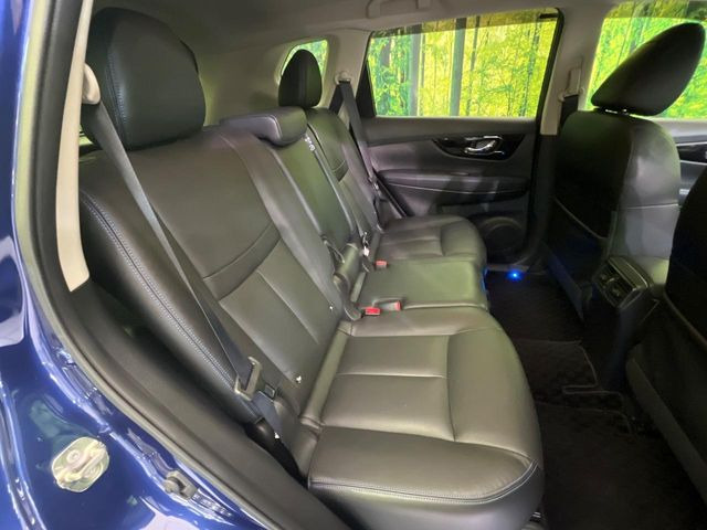 後部座席も気になるようなキズ・汚れやへたり等、大きなダメージはなく、良好な状態です。