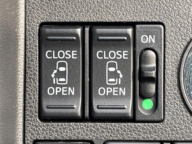 【両側パワースライドドア】スマートキーや運転席のスイッチで後席両側スライドドアの開閉が可能♪電動だから力を入れてドアを開ける必要が無く、小さなお子様でも簡単に開け閉めでき快適です♪