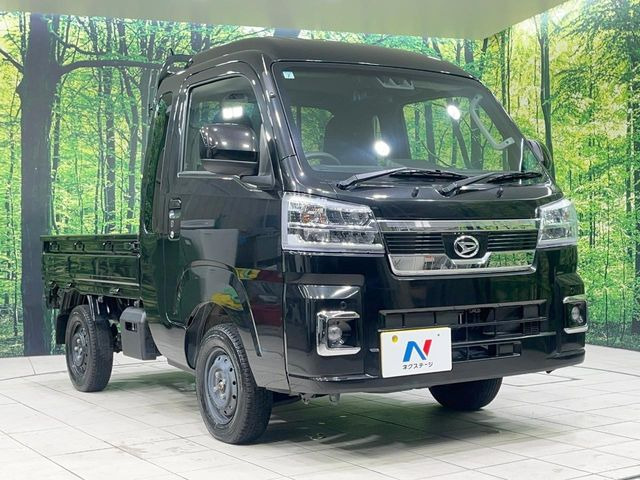 高透明度のガラス皮膜で撥水はもちろん、上質なツヤ・光沢を実現。紫外線や酸性雨から大切な愛車を保護し、色あせ・劣化を防止。「弾スプラッシュコート」、「弾プリミッサコート」からお選びいただけます。