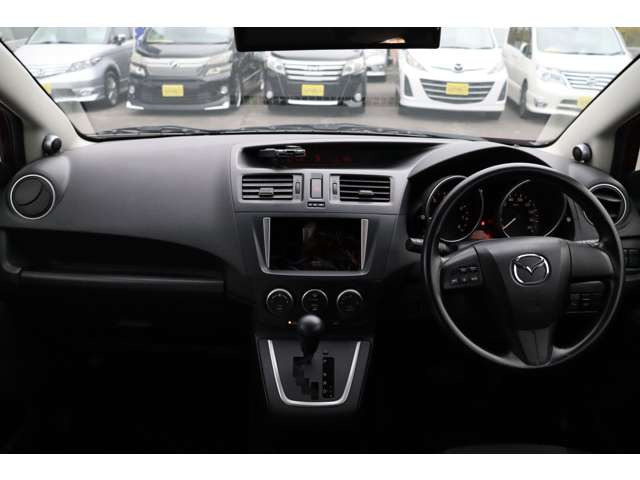 カッコイイだけではなく、機能性も高い内装です★