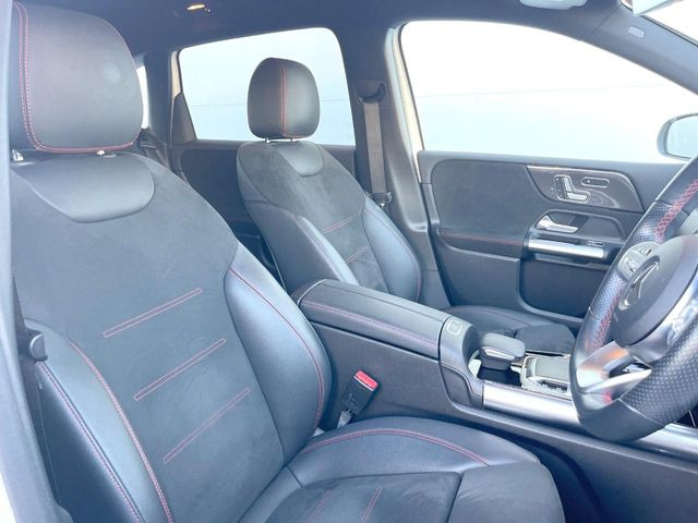 ●ハーフレザーシート:高級感漂うハーフレザーシートは、使用感も少なく良好なコンディションを保っております!その他、気になる箇所がございましたらお気軽にお問合せ下さい!