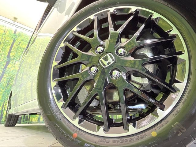 �y�O���[�h��p����15�C���`�A���~�z�C�[���z�f�U�C�����̍��������A���~�z�C�[���𑕒����Ă���܂��B�e��ЊO�A���~�z�C�[����A�X�^�b�h���X�^�C�����戵�����Ă���܂��B���񂲑��k����������