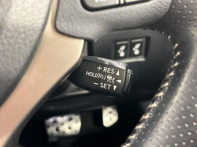 【レーダークルーズコントロール】高速道路での長距離走行が楽に!!自動で速度を保つクルーズコントロールが、衝突軽減システムと連携し、前方の車両を感知して車間を保つように速度調節してくれます!!