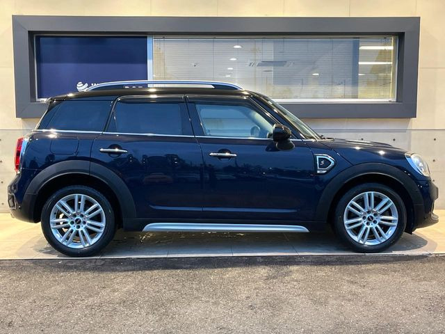 ●YANASEオートシステムズとの提携によって実現した高品質修理ネットワーク!大切なお車だから、万が一の修理でも「純正品質」をご提供。当店でご購入いただくお車にはメリットが数多くあります