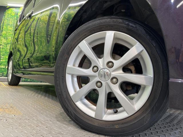 【純正アルミホイール】外観にマッチした純正アルミホイールを装着しております。各種社外アルミホイールや、スタッドレスタイヤも取扱いしております。是非ご相談ください♪