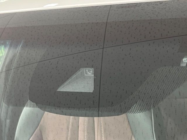 �y�g���^�Z�[�t�e�B�Z���X�z���s���ɑO���̎ԗ�����F�����A�Փ˂������Ȏ��͌x��ƃu���[�L�ŏՓˉ���Ɣ�Q�y�����A�V�X�g�B�����S�Ƀh���C�u�����y���݂��������܂��B