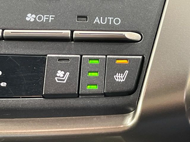 【シートヒーター】寒い日に重宝するシートヒーター!エアコンより早く温まってくれるので寒がりの人も安心ですね♪エアコンの温風は乾燥するから苦手、という方にもをおすすめです。