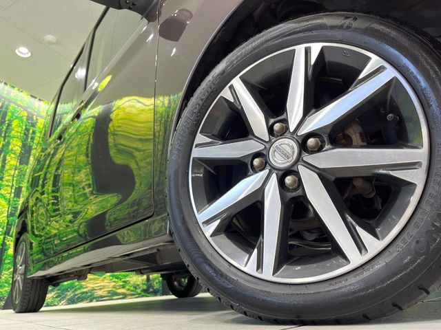 【純正15インチアルミホイール】外観にマッチした純正アルミホイールを装着しております。各種社外アルミホイールや、スタッドレスタイヤも取扱いしております。是非ご相談ください♪