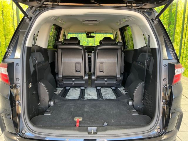 ���i�̂���������ʋ΁A���}���ɏ\���ȉ׎��X�y�[�X���m�ۂ��Ă���܂��B�Z�J���h�V�[�g��|���ƁA�傫�ȉו��̐ύڂ��\�ł���