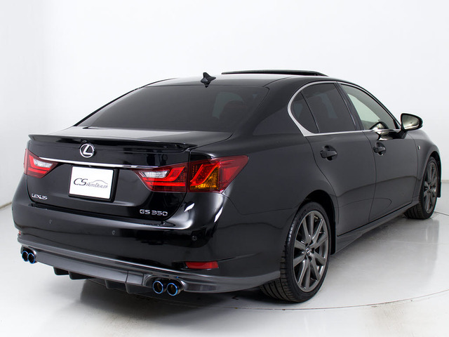 4本出しマフラー装着!!純正の雰囲気を崩さずにスポーティーさを演出いたします!!