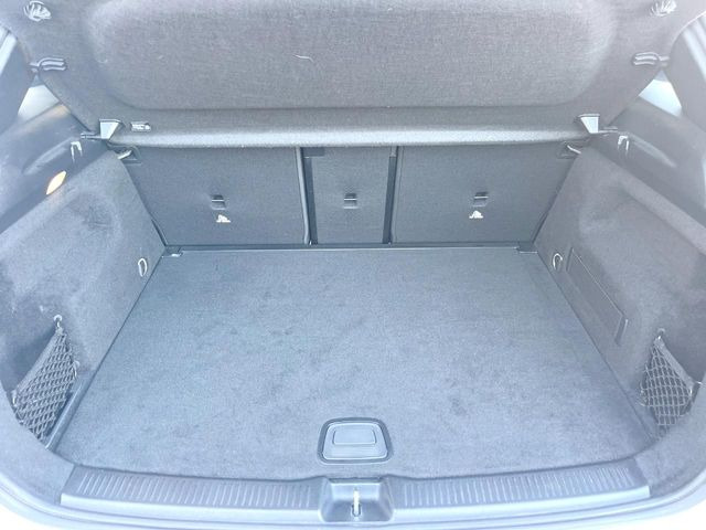 ●トランクルーム:趣味が広がる収容スペース!これだけの広さがあればお買い物やレジャーなどにも最適です!使用感も少なくきれいな状態を維持しております。