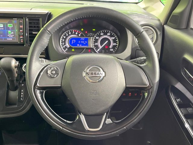 ステアリングも使用感が少なく、きれいな状態となっております♪