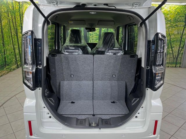 ���i�̂���������ʋ΁A���}���ɏ\���ȉ׎��X�y�[�X���m�ۂ��Ă���܂��B�Z�J���h�V�[�g��|���ƁA�傫�ȉו��̐ύڂ��\�ł���