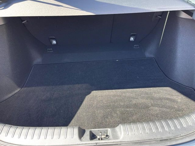 普段のお買い物や通勤、送迎等に十分な荷室スペースを確保しております。