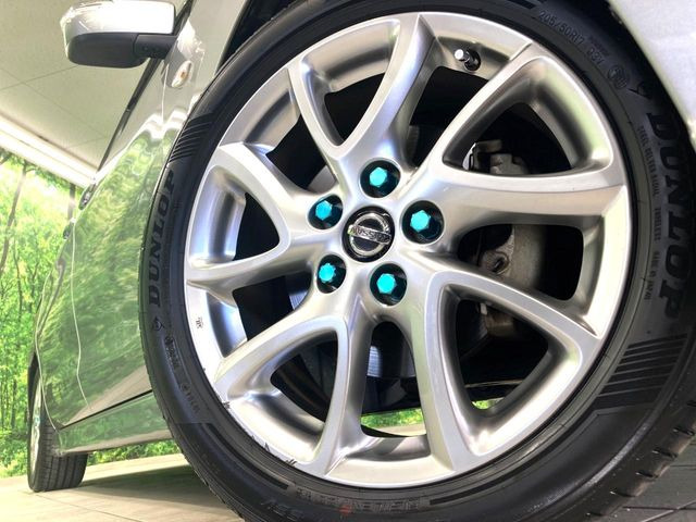 【純正17インチアルミホイール】外観にマッチした純正アルミホイールを装着しております。各種社外アルミホイールや、スタッドレスタイヤも取扱いしております。是非ご相談ください♪