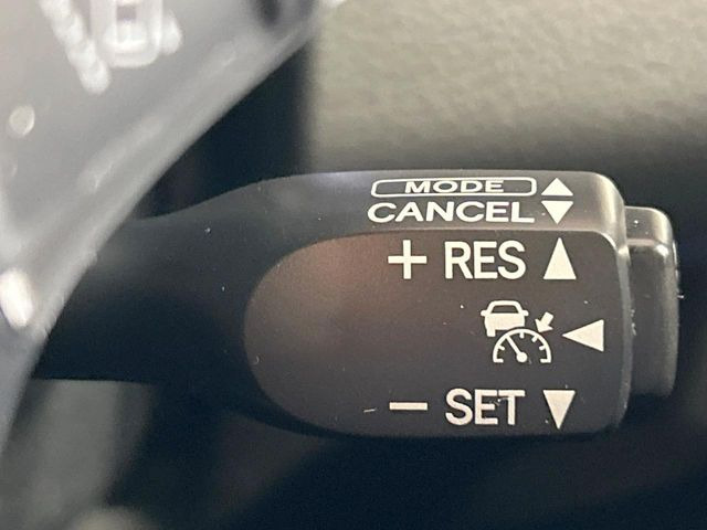 【レーダークルーズコントロール】高速道路での長距離走行が楽に!!自動で速度を保つクルーズコントロールが、衝突軽減システムと連携し、前方の車両を感知して車間を保つように速度調節してくれます!!