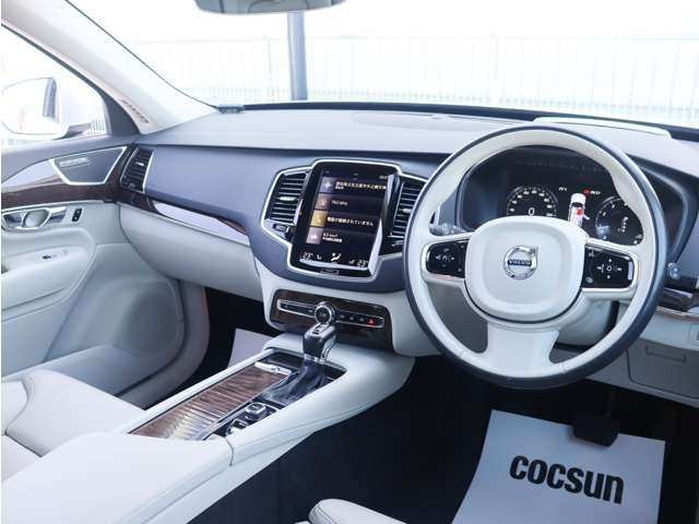 北名古屋店、土浦店は指定整備工場を所有。野田店、横浜店には認証整備工場を所有しています。それぞれの拠点に整備リフトやテスター等の設備機器を完備しています。