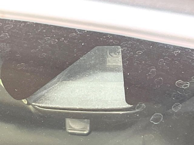 【インテリジェントエマージェンシーブレーキ】フロントカメラで前方の車両や歩行者を検知。衝突しそうな時は衝突被害軽減ブレーキが作動、衝突回避をサポート。より安全にドライブをお楽しみいただけます。