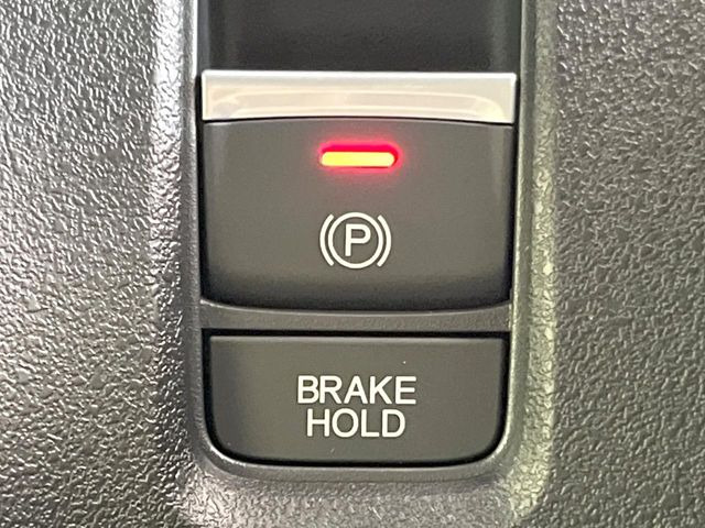 �y�I�[�g�u���[�L�z�[���h�z�M���҂���a�؂Œ�Ԏ��Ƀu���[�L���瑫�𗣂��Ă��A��~��Ԃ�ێ����Ă���܂��B�O�i����Ƃ��̓A�N�Z���𓥂߂Ύ����ŉ��������̂ň��S��X���^�]���y�ɂȂ�܂���