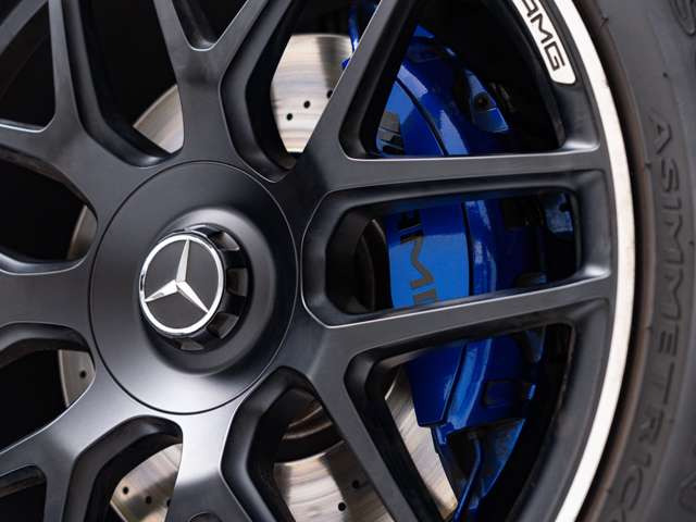 ���X�͍����A���Ԑ��X�����炱�������ɗ͂����Ă��܂��B�J�X�^���˗��͂��Ƃ��e��R�[�f�B���O��Ƃ�Ԍ������ȂǁA���������̂��q�l���炨�₢���킹������A���p���𒸂��Ă���܂��B