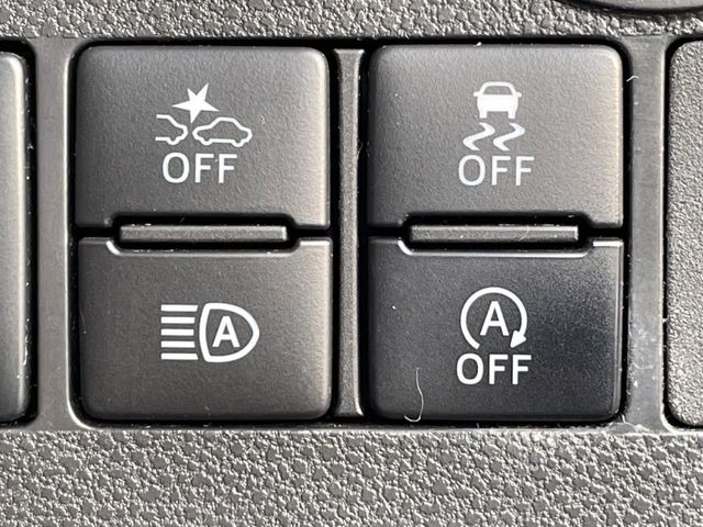 【スマートアシスト】走行中に前方の車両等を認識し、衝突しそうな時は警報とブレーキで衝突回避と被害軽減をアシスト。より安全にドライブをお楽しみいただけます。