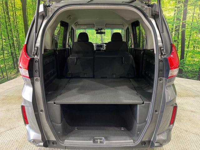普段のお買い物や通勤、送迎等に十分な荷室スペースを確保しております。セカンドシートを倒すと、大きな荷物の積載も可能です♪