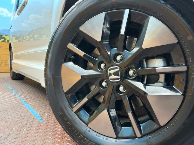 �y����16�C���`�A���~�z�C�[���z�O�ςɃ}�b�`���������A���~�z�C�[���𑕒����Ă���܂��B�e��ЊO�A���~�z�C�[����A�X�^�b�h���X�^�C�����戵�����Ă���܂��B���񂲑��k����������