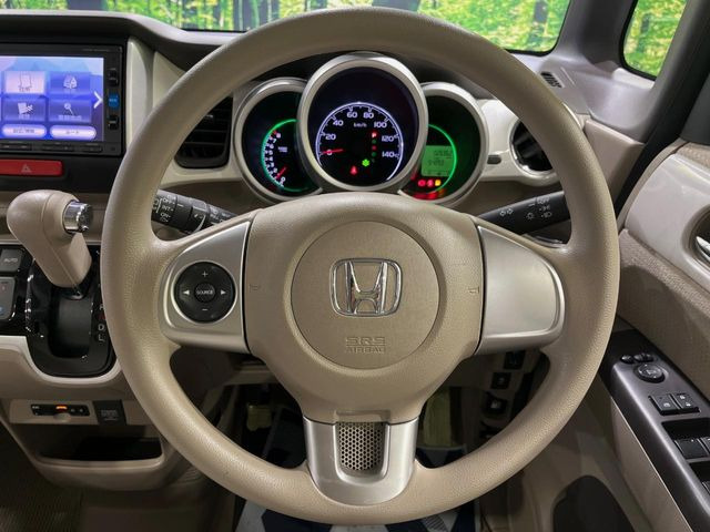 ステアリングも使用感が少なく、きれいな状態となっております♪