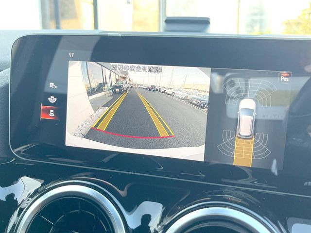 ●ガイドライン付きバックカメラ:不安な駐車もこれで安心!ガイドライン付きなので狭い箇所での駐車もラクラクです!