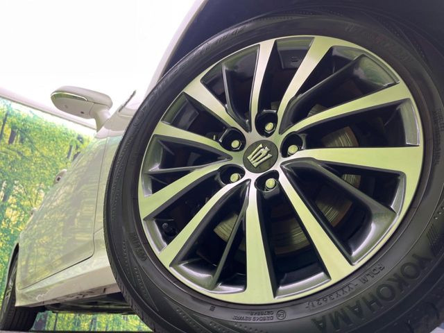 �y����17�C���`�A���~�z�C�[���z�O�ςɃ}�b�`���������A���~�z�C�[���𑕒����Ă���܂��B�e��ЊO�A���~�z�C�[����A�X�^�b�h���X�^�C�����戵�����Ă���܂��B���񂲑��k����������